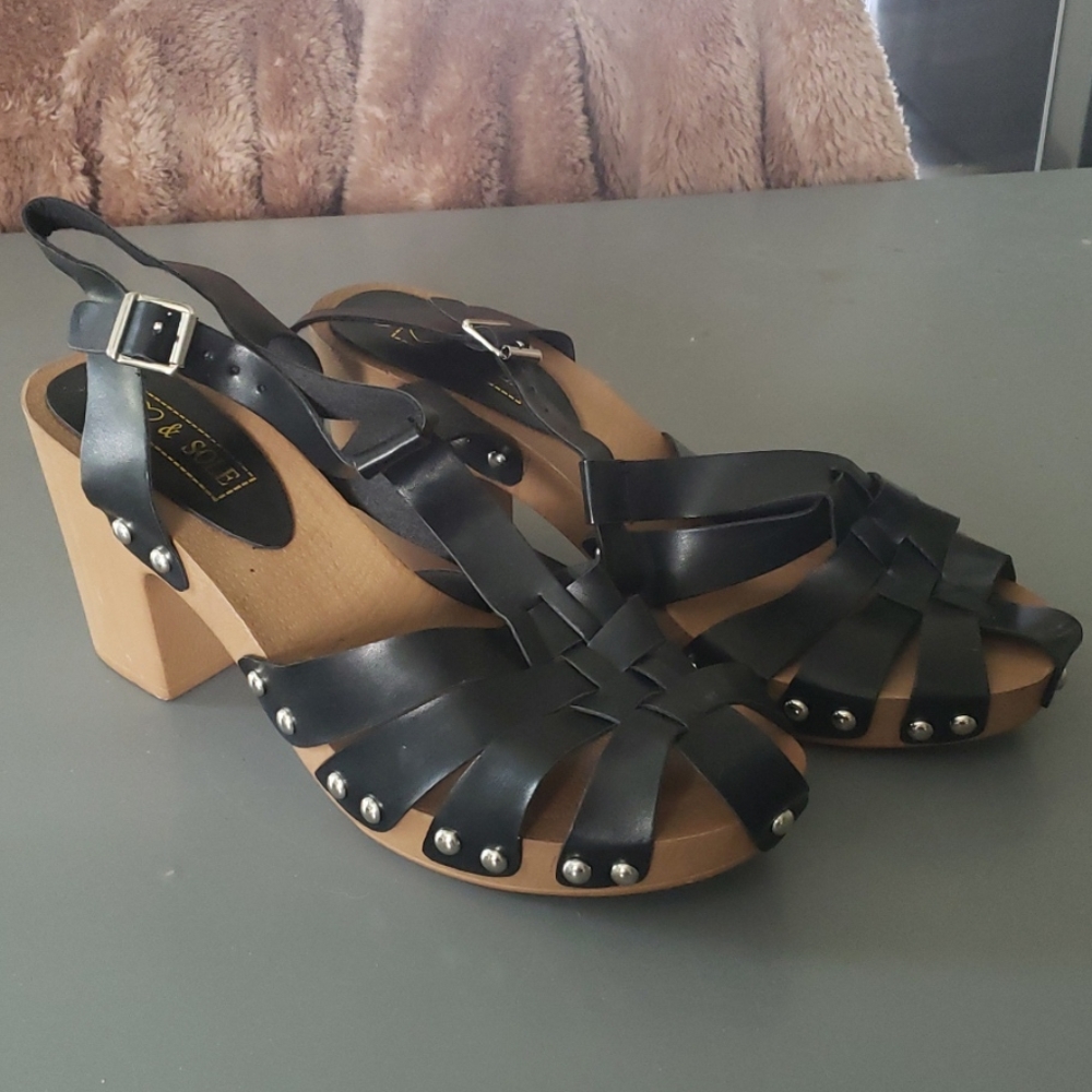 Black sandals, chunky heel